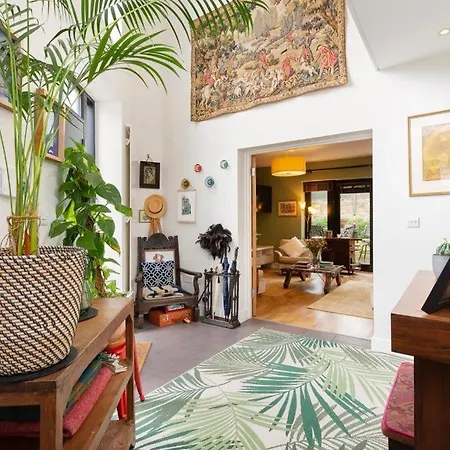 Bed & Breakfast Spectacular 2 Bedroom With Sunny Garden & Terrace