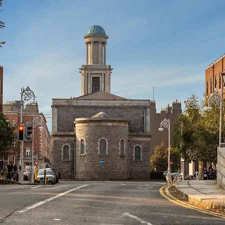 Spectacular 2 Bedroom With Sunny Garden & Terrace Bed & Breakfast Dublin