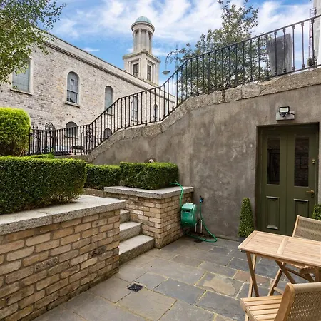 Bed & Breakfast Spectacular 2 Bedroom With Sunny Garden & Terrace