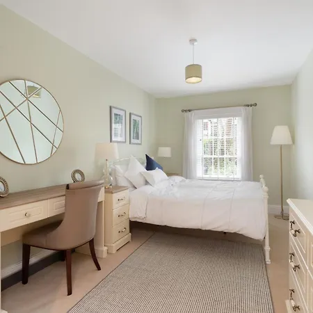 Bed & Breakfast Spectacular 2 Bedroom With Sunny Garden & Terrace