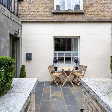 Spectacular 2 Bedroom With Sunny Garden & Terrace
