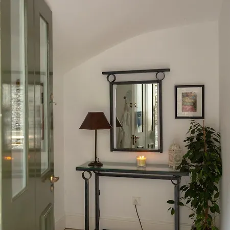 Spectacular 2 Bedroom With Sunny Garden & Terrace Couette-café Dublin