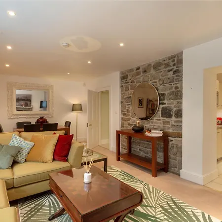 Spectacular 2 Bedroom With Sunny Garden & Terrace * 더블린