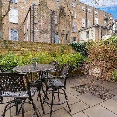 Alojamento de Acomodação e Pequeno-almoço Spectacular 2 Bedroom With Sunny Garden & Terrace *