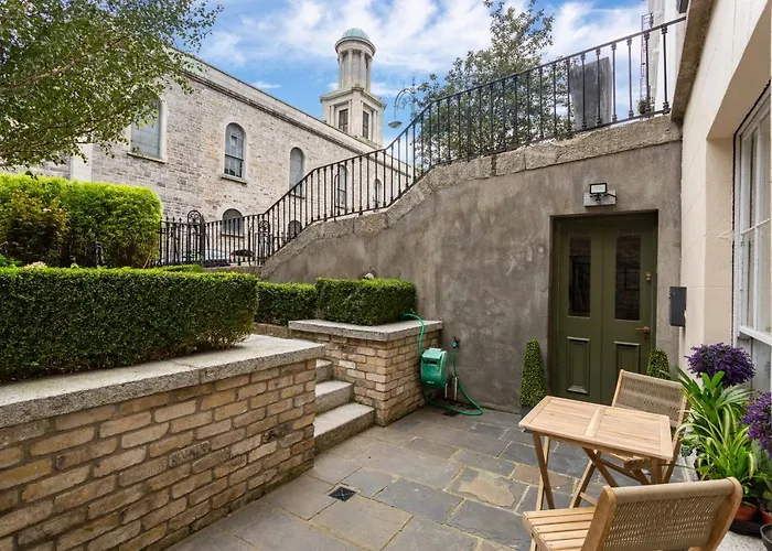 Alojamento de Acomodação e Pequeno-almoço Spectacular 2 Bedroom With Sunny Garden & Terrace