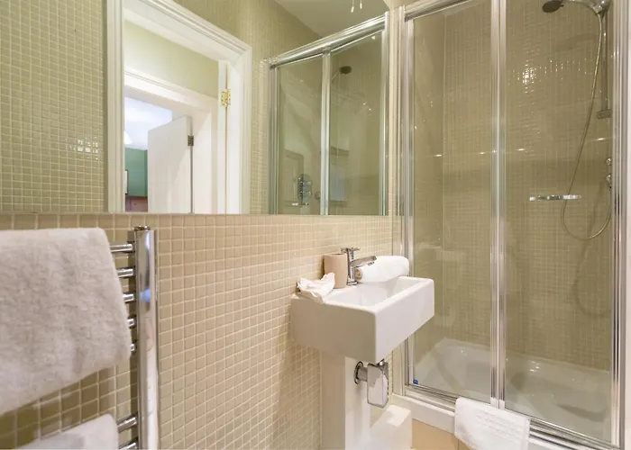 Spectacular 2 Bedroom With Sunny Garden & Terrace * Dublin