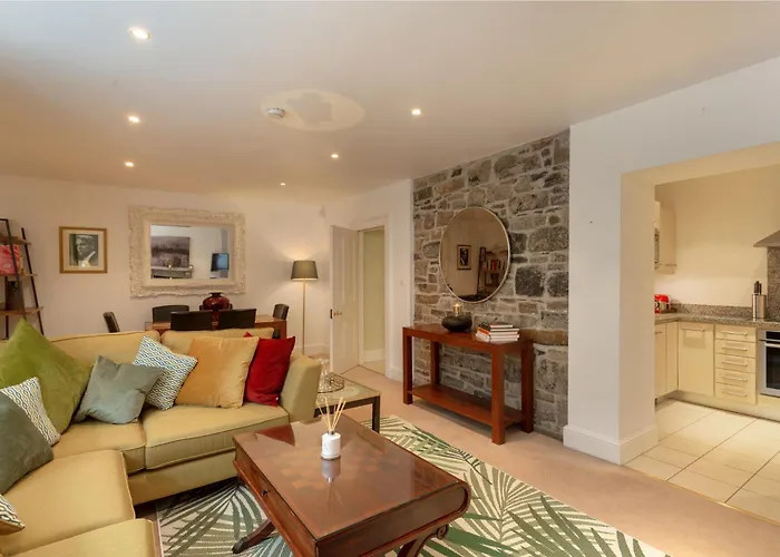 Spectacular 2 Bedroom With Sunny Garden & Terrace * Dublin