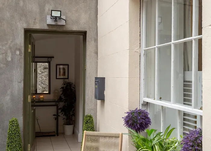 Spectacular 2 Bedroom With Sunny Garden & Terrace Alojamento de Acomodação e Pequeno-almoço Dublin