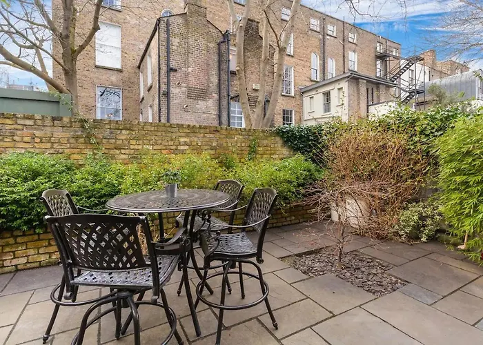 Alojamento de Acomodação e Pequeno-almoço Spectacular 2 Bedroom With Sunny Garden & Terrace *