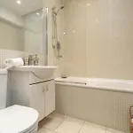 Spectacular 2 Bedroom With Sunny Garden & Terrace * Дублин