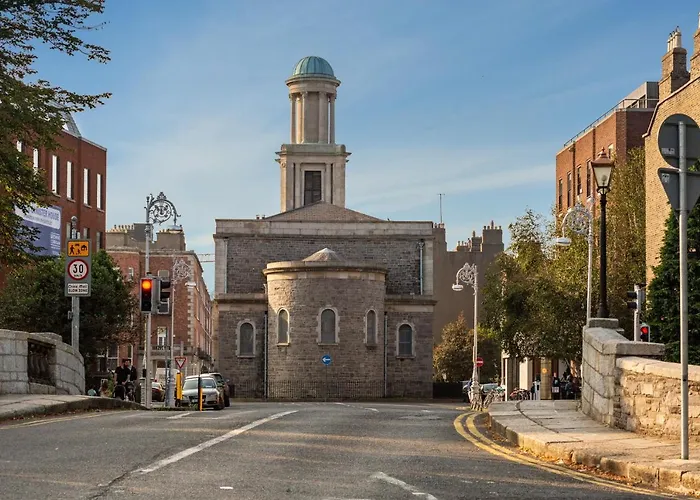 Spectacular 2 Bedroom With Sunny Garden & Terrace Bed & Breakfast Dublin