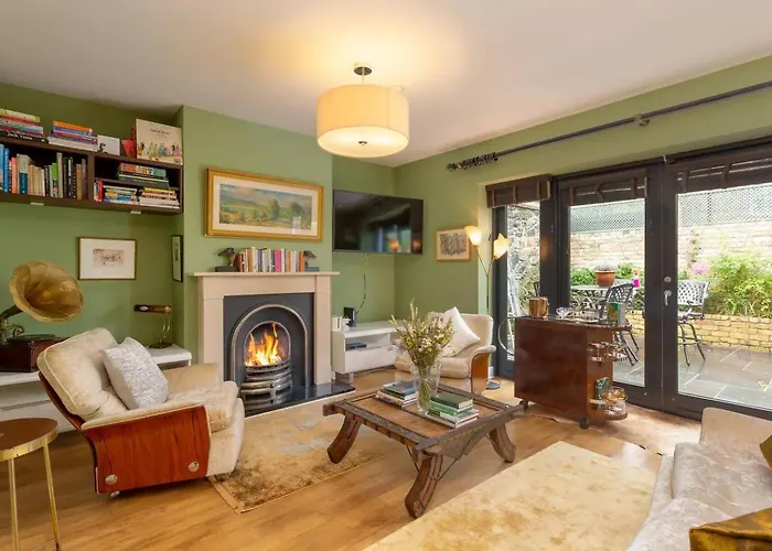 Bed & Breakfast Spectacular 2 Bedroom With Sunny Garden & Terrace *