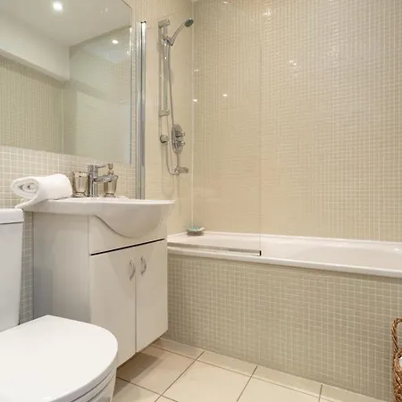 Spectacular 2 Bedroom With Sunny Garden & Terrace * 더블린